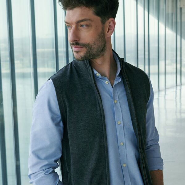 Sleeveless zip-through jumper Thumbnail